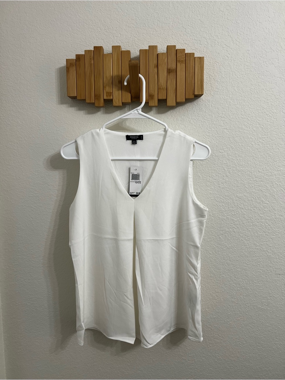 Premise White V-Neck Sleeveless Camisole